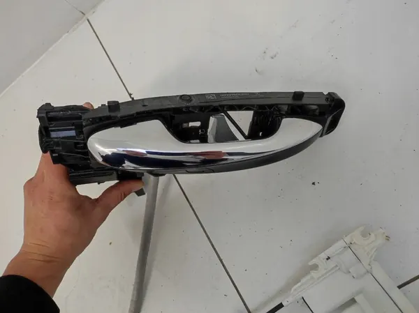 Dörrlås höger fram Mercedes E-Klass W213 AMG OEM image 5