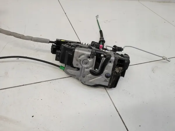 Dörrlås höger fram Mercedes E-Klass W213 AMG OEM image 8