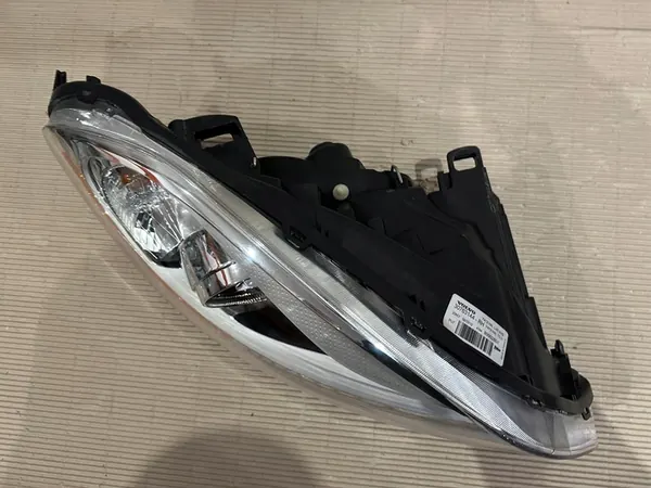 VOLVO XC60 08-13 Oikea Halogeenivalo 30763144 image 4
