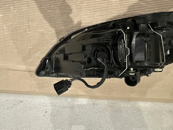 VOLVO XC60 08-13 Oikea Halogeenivalo 30763144 image 6