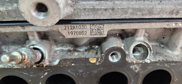 Culata Motor Hyundai OE 22111-2U000 Usada image 3