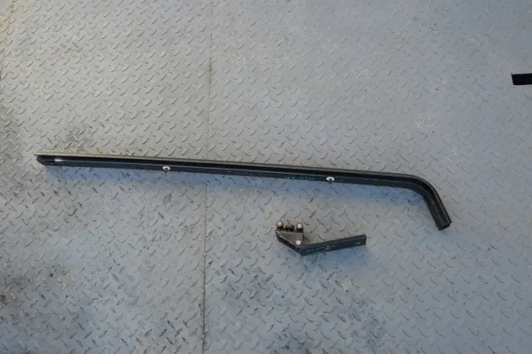 Rail guide porte droite OEM fhuskowron Renault Trafic image 3