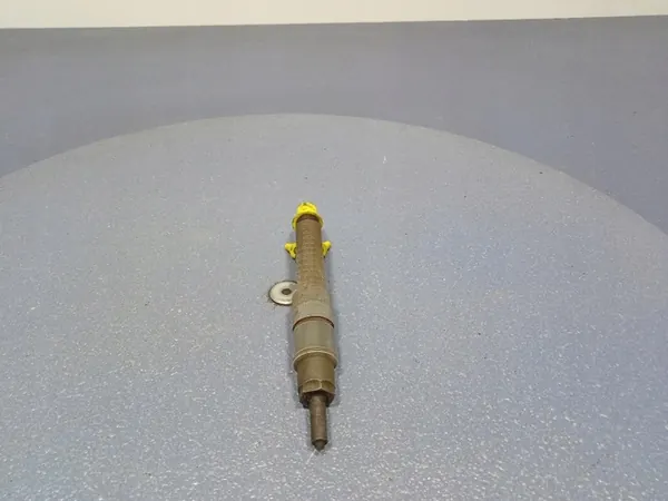 Iniettore AUDI A6 C4 2.5TDI 046130201F image 2