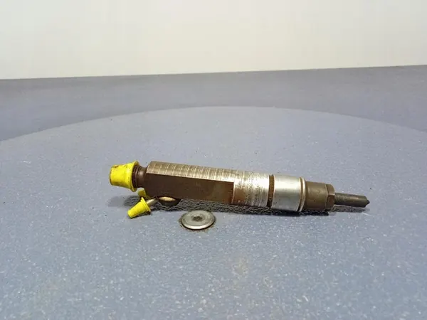 Iniettore AUDI A6 C4 2.5TDI 046130201F image 3