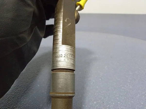 Iniettore AUDI A6 C4 2.5TDI 046130201F image 7