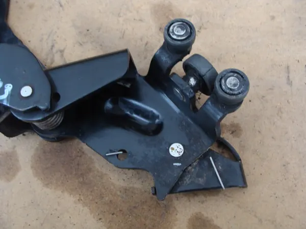 Rolo Inferior Esquerdo Dianteiro OEM 9033Q3 Peugeot 1007 image 5