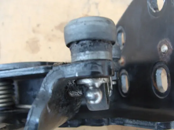 Rolo Inferior Esquerdo Dianteiro OEM 9033Q3 Peugeot 1007 image 8