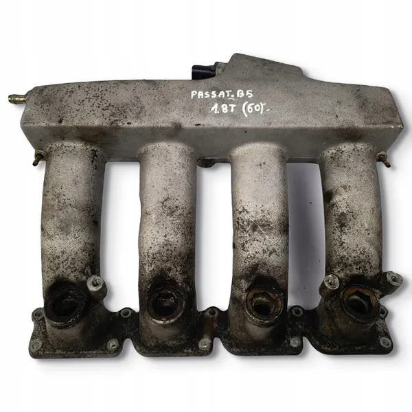 Käytetty imukansi OEM 06B133223AD VW Passatille image 2