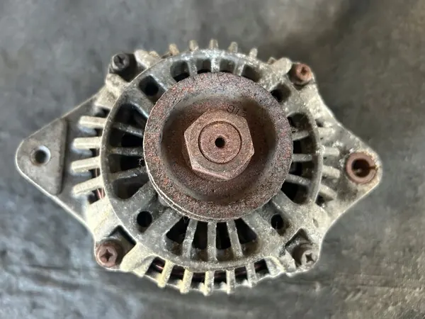 Suzuki Swift IV 1.3 Alternator DENSO image 3