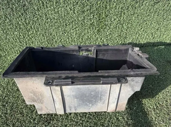 Base de bandeja de batería Fiat Ducato OEM 1368034080 image 2