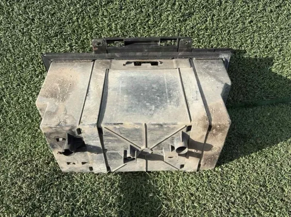 Base de bandeja de batería Fiat Ducato OEM 1368034080 image 7