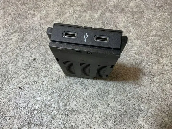 USB-portti OEM 2G6035726 VW Transporter T6:lle image 2