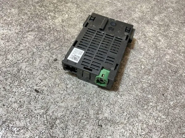 USB-portti OEM 2G6035726 VW Transporter T6:lle image 5
