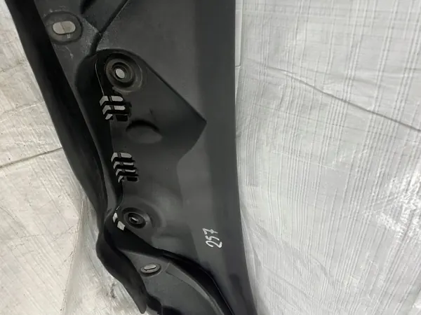 OEM 2138308703 Cache Pare-brise Mercedes W213 image 5