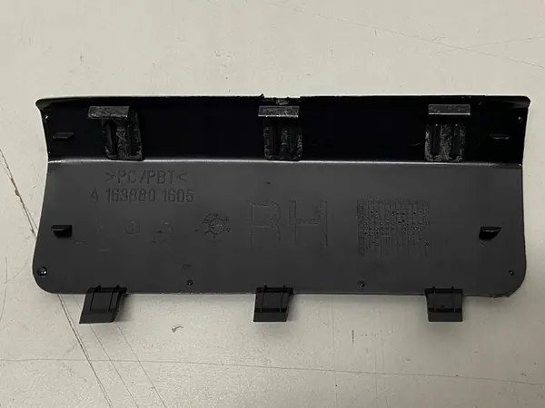 Tapa de Parachoques Trasero Izquierda Mercedes W118 CLA image 8