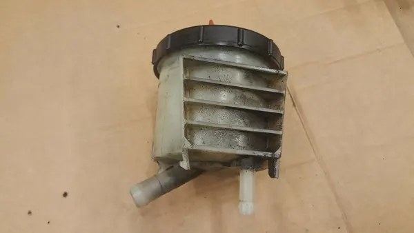 Volkswagen Golf I 1975 Stuurbekrachtigingsvloeistofreservoir OEM 431422373B image 3