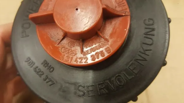 Volkswagen Golf I 1975 Stuurbekrachtigingsvloeistofreservoir OEM 431422373B image 7