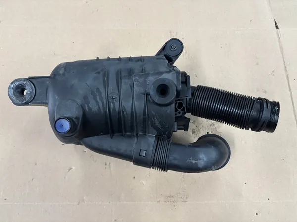 Audi OE Ilmansuodattimen Kotelo Volkswagen Golf V:lle image 3