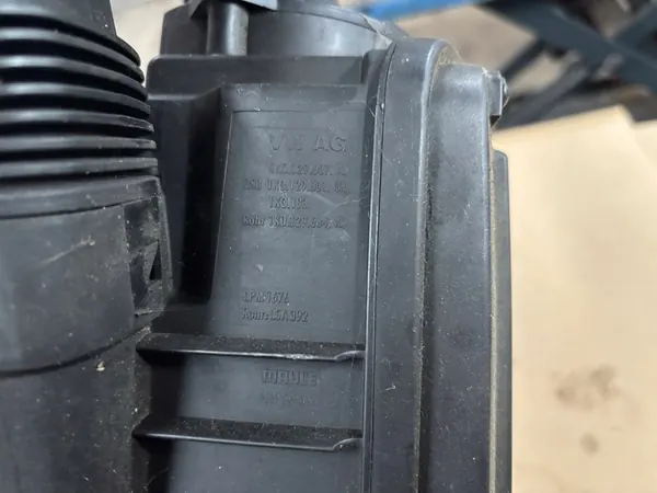 Audi OE Ilmansuodattimen Kotelo Volkswagen Golf V:lle image 4