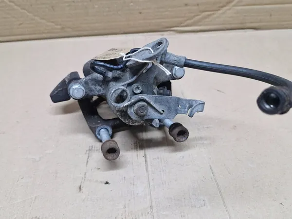 Skoda Octavia Mk2 II (1Z) 2.0 FSI Linker Hinterer Bremszylinder 1K0615423C image 4