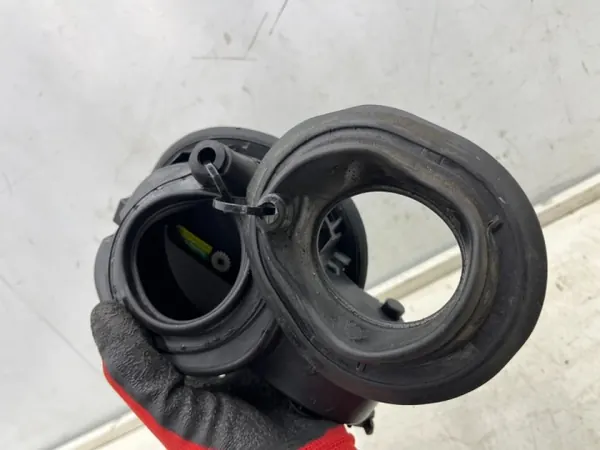 Trappe à carburant Ford OEM AM51-R27936-AH C-MAX image 5