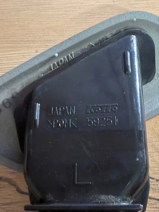 Lava-farol esquerdo Suzuki Swift MK7 OEM 230211 image 4