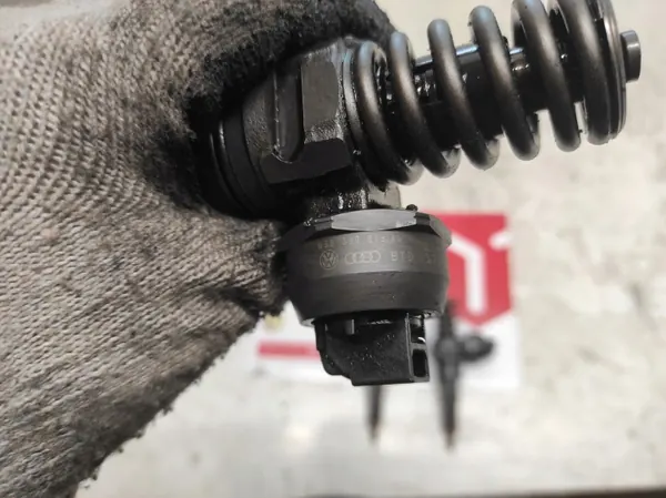 Pompe d'injection Skoda Fabia 1.4 TDI OEM 038130073AG image 3