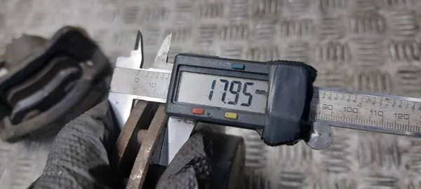 Bromssats Framaxel OEM ZACISK PRZÓD CARISMA 1.8 GDI image 3