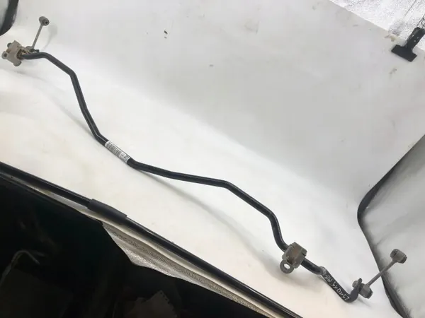 Barra estabilizadora trasera VW OEM A2063261900 - Usada image 2