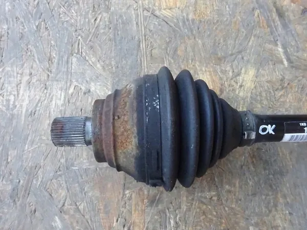 AUDI A3 8P 1.8 TFSI Vänster Framdrevaxel OEM 1K0407271JC image 2