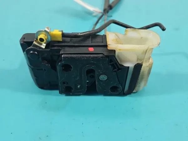 Linke Vorderriegel Hyundai i20 I 08-14 4PIN image 3