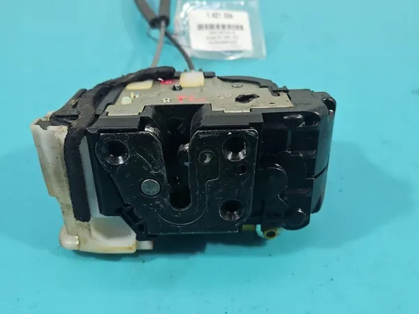 Linke Vorderriegel Hyundai i20 I 08-14 4PIN image 4