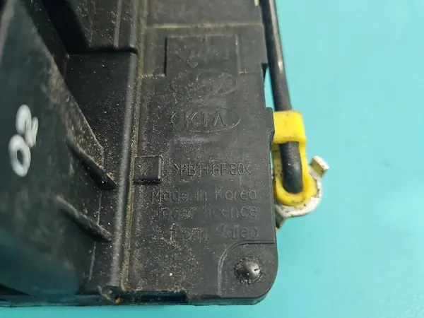 Linke Vorderriegel Hyundai i20 I 08-14 4PIN image 9