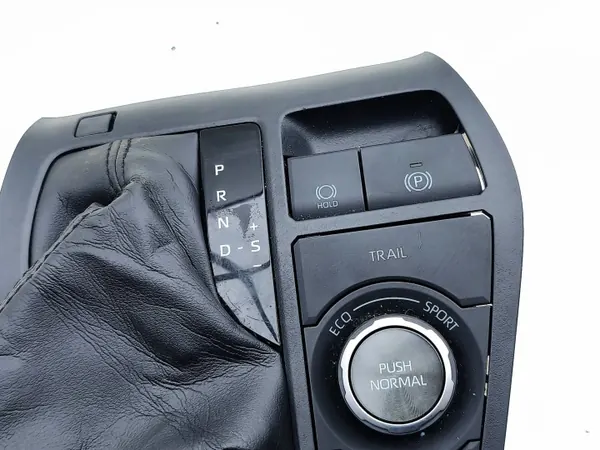 Toyota RAV4 XA50 Pookknop OEM 76L819 2020 image 5
