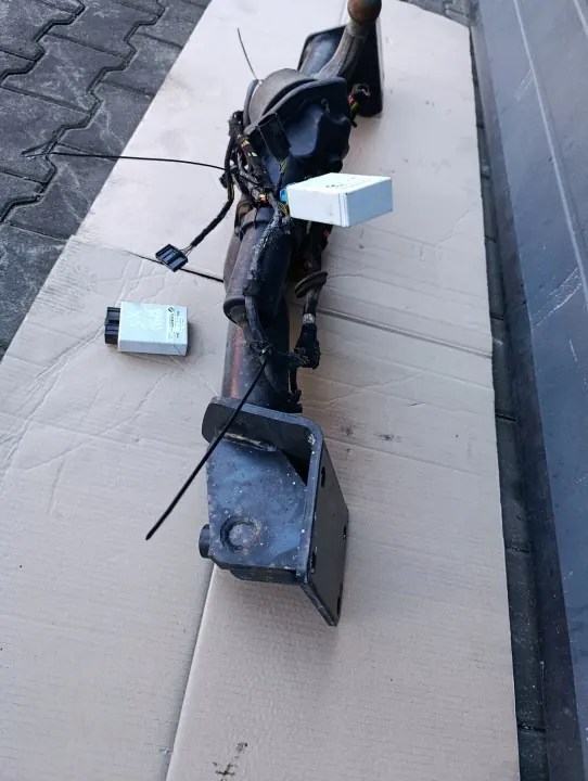 BMW X5 E70 Anhängerkupplungsmodul OEM - Gebraucht image 3