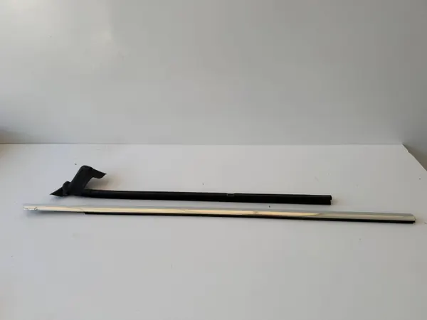 VW Arteon 3G8 Kromi Ikkunatiiviste Oikea Etu OEM 3G8837480 image 2