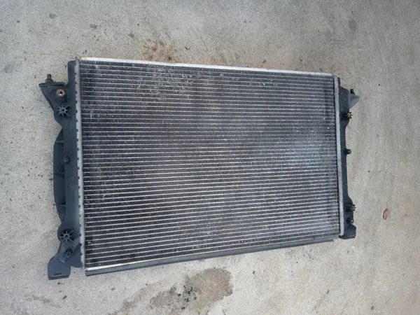 Audi A4 B7 Vattensradiator 3.0 TDI OEM 8E0121251AG image 6