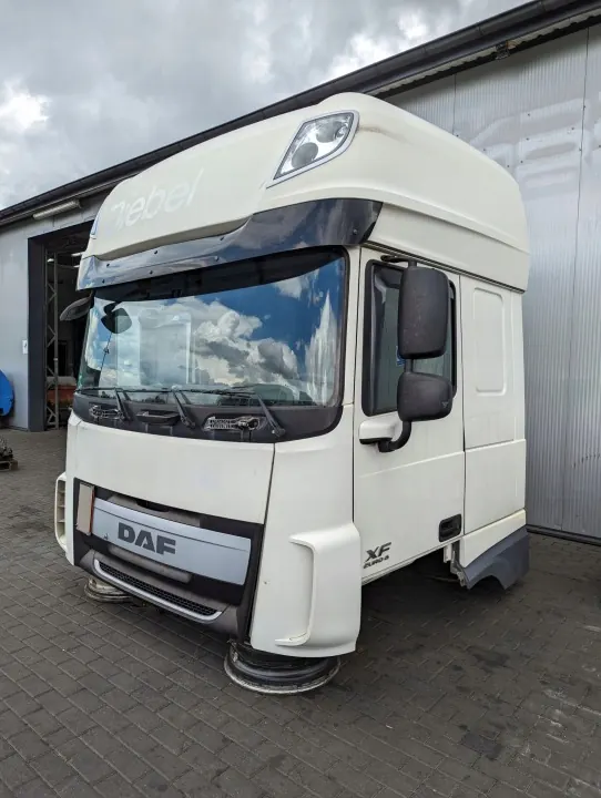 Cabina DAF XF 106 OEM KABINA DAF XF 106 - Usado image 2