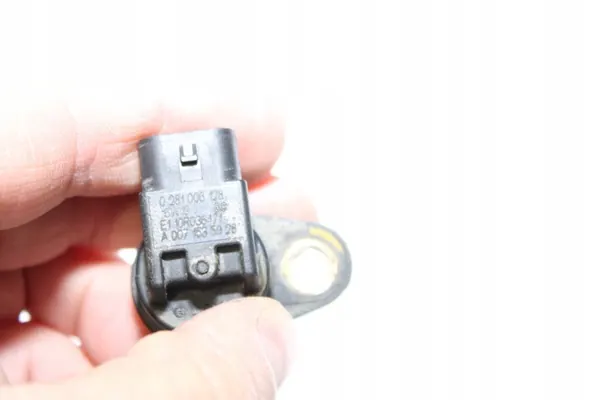 Sensor de Árbol de Levas Mercedes OEM 0281006128 Usado image 5