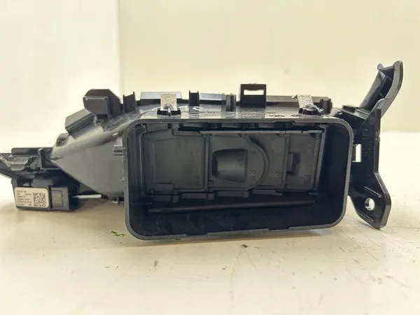 Grade de ventilação do painel Skoda Enyaq iV esquerda 5LA819701A image 4