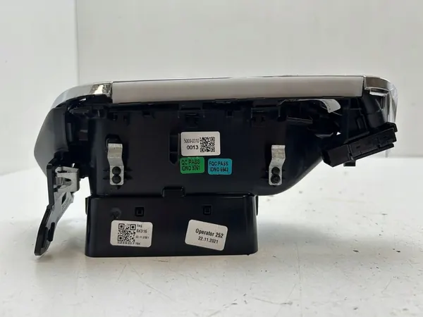 Grade de ventilação do painel Skoda Enyaq iV esquerda 5LA819701A image 5