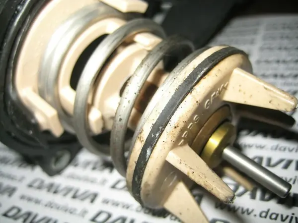 Carcasa de termostato Audi Q7 3.0 TFSI quattro 06E121111AD image 4