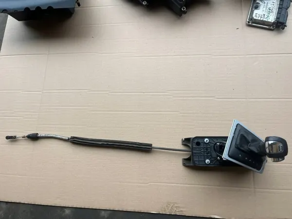 Pommeau de levier OEM 5K1713025D pour Skoda Octavia image 2