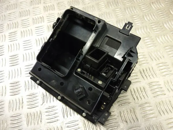 Hyundai Aschenbecher OEM 84680K4003 - Gebraucht image 7