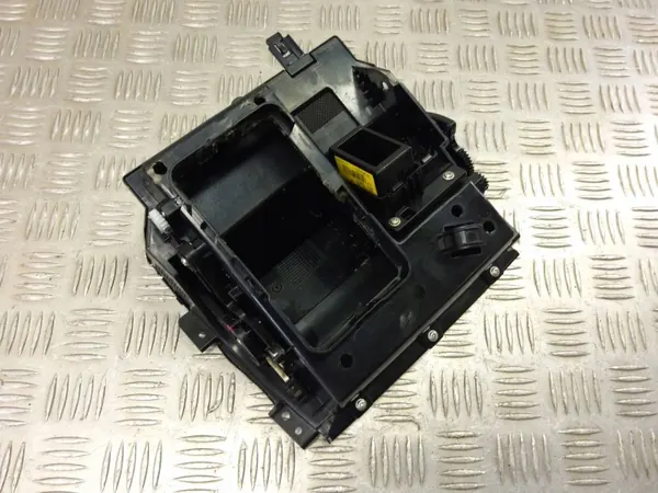 Hyundai Aschenbecher OEM 84680K4003 - Gebraucht image 8