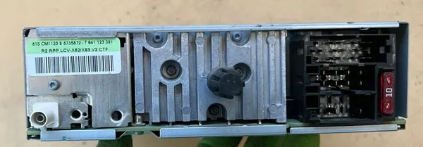 Rádio Renault Master III OEM 281158338R - Usado image 3