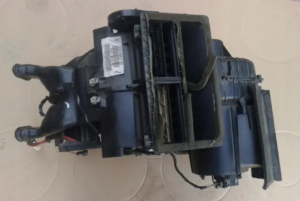 Ford Mondeo MK4 Värmefläktkåpa OEM 7G91-19B555-CH image 2