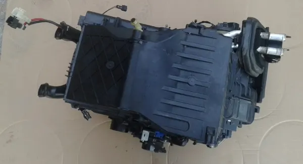 Ford Mondeo MK4 Värmefläktkåpa OEM 7G91-19B555-CH image 6
