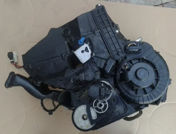 Ford Mondeo MK4 Värmefläktkåpa OEM 7G91-19B555-CH image 7