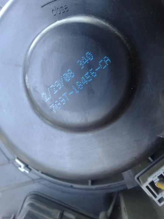 Ford Mondeo MK4 Värmefläktkåpa OEM 7G91-19B555-CH image 9